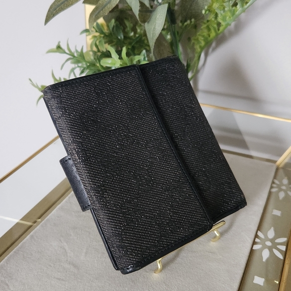 SALE! Gucci Wallet - authentic GG monogram canvas & leather bifold - Picture 4 of 13